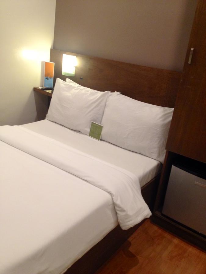 Hotel Durban Makati City Buitenkant foto