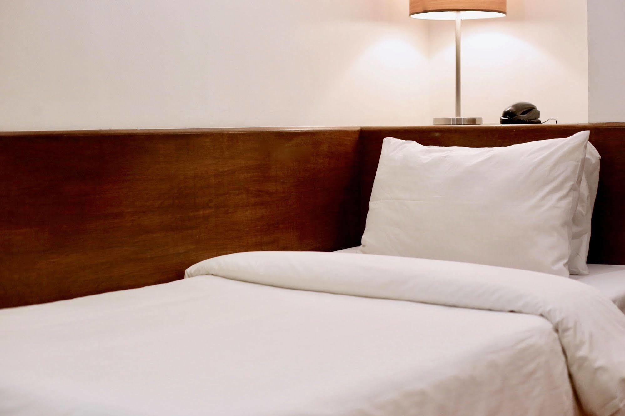 Hotel Durban Makati City Buitenkant foto
