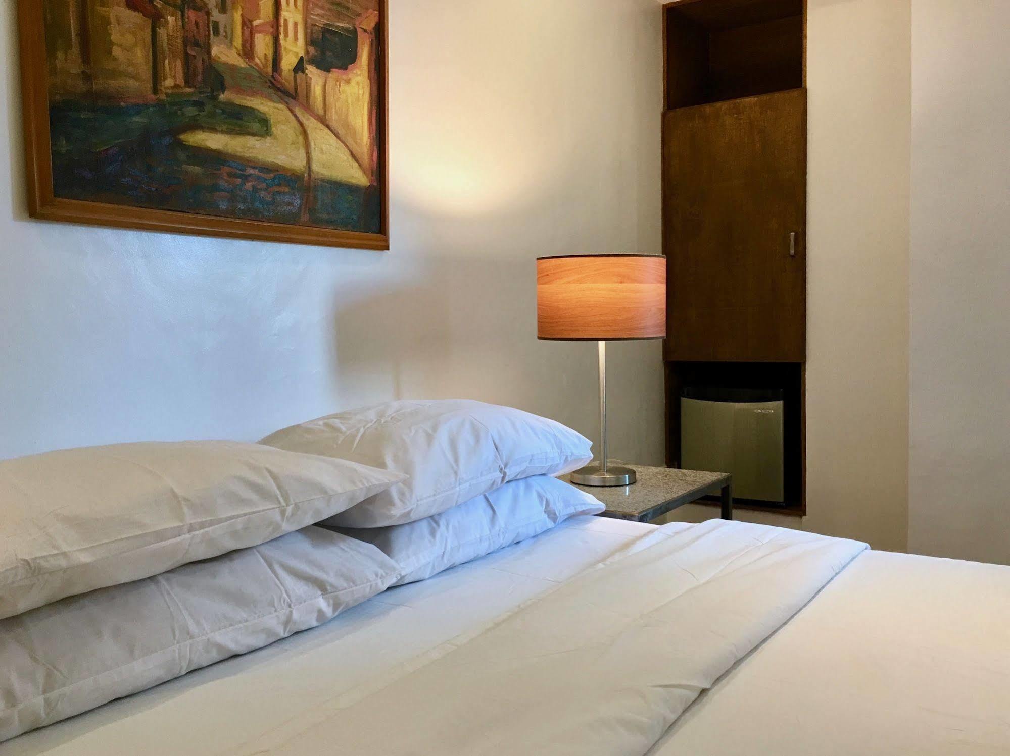 Hotel Durban Makati City Buitenkant foto