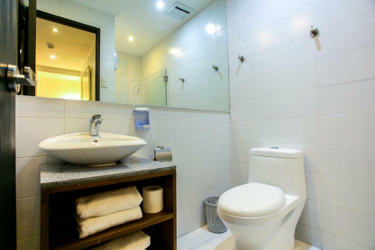 Hotel Durban Makati City Buitenkant foto